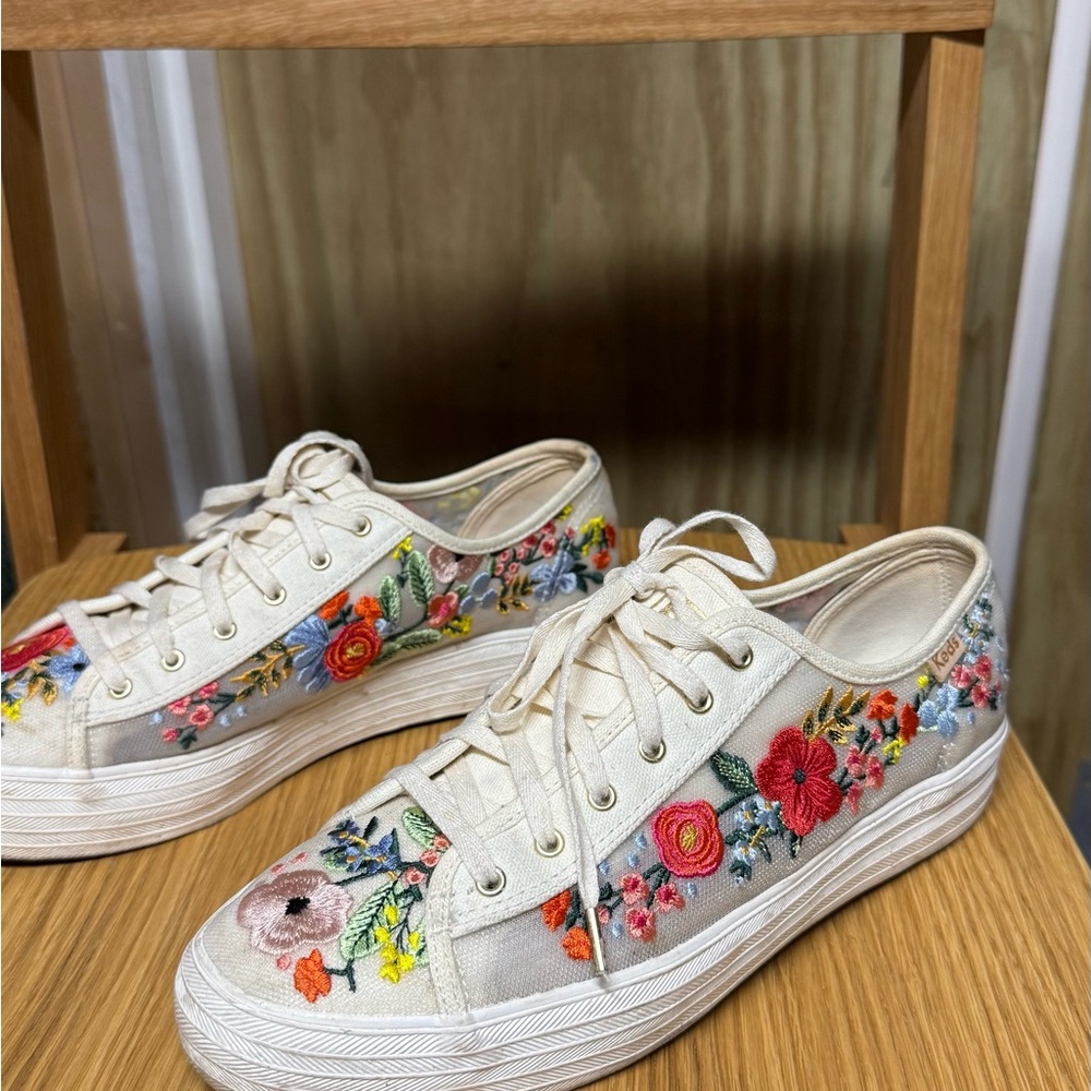 Floral Embroidered Women's Sneakers